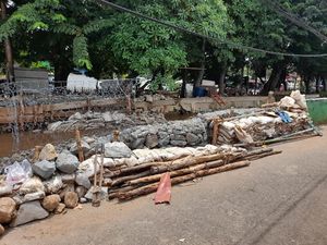 detikcom Do Your Magic: Progres Perbaikan Tanggul Jebol di Kawasan Hek Jakarta Timur