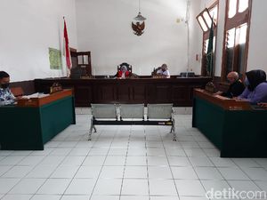 Hakim PN Bandung Tolak Gugatan Praperadilan Tersangka Pinjol Sleman Hakim PN Bandung Tolak Gugatan Praperadilan Tersangka Pinjol Sleman