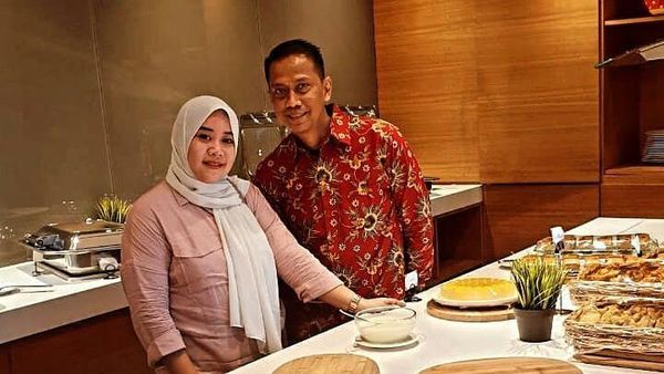Manisnya Momen Ngopi Ibu Tiri Vanessa Angel, Puput Soedrajat dan Suami