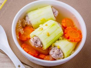 Resep Sup Timun Ayam Cincang yang Bening Segar Kuahnya