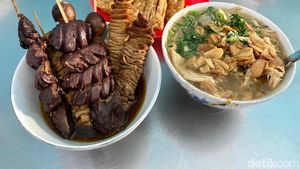 Sluurp! Gurih Manis Soto Ayam Bokoran yang Kondang Lezatnya 72 Tahun
