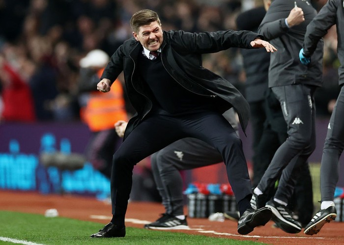 Steven Gerrard BIRMINGHAM, ENGLAND - NOVEMBER 20: Steven Gerrard celebrates after Ollie Watkins of Aston Villa (not pictured) scores their team's first goal during the Premier League match between Aston Villa and Brighton & Hove Albion at Villa Park on November 20, 2021 in Birmingham, England. (Photo by Ryan Pierse/Getty Images)