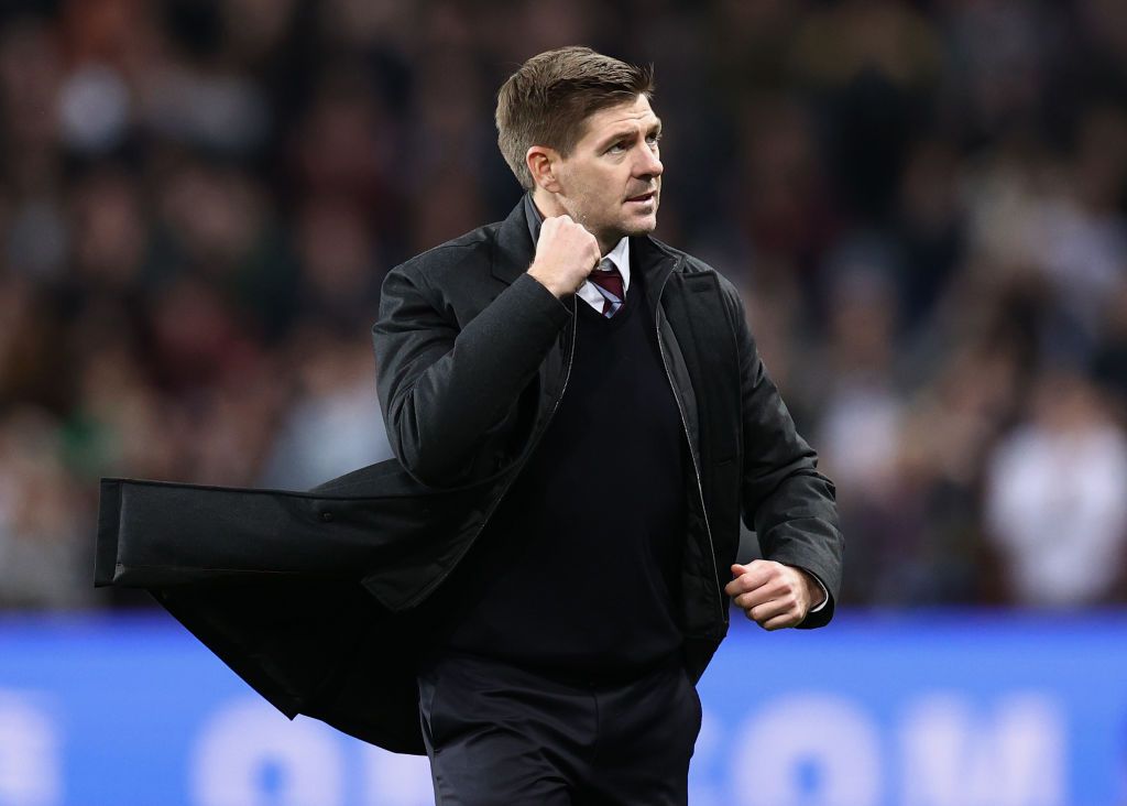 BIRMINGHAM, ENGLAND - NOVEMBER 20: Steven Gerrard manager of Aston Villa talks to his team during the Premier League match between Aston Villa  and  Brighton & Hove Albion at Villa Park on November 20, 2021 in Birmingham, England. (Photo by Catherine Ivill/Getty Images)