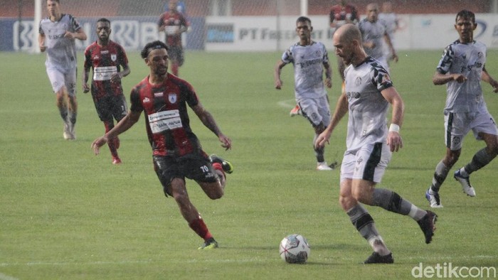Tim Mutiara Hitam Bungkam Persikabo 2-1 Persipura Jayapura meraih poin sempurna kala bersua Tira Persikabo dalam lanjutan BRI Liga 1. Tim Mutiara Hitam menang tipis 2-1.