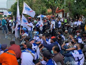 Polemik Tahan Ijazah Jatim, Serikat Pekerja: Pengawasan Pemkot-Pemprov Gagal Polemik Tahan Ijazah Jatim, Serikat Pekerja: Pengawasan Pemkot-Pemprov Gagal