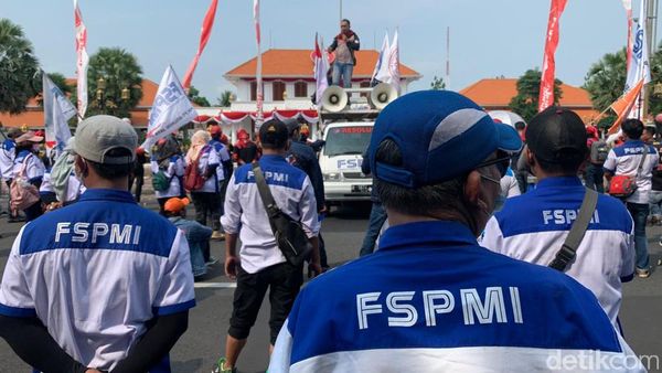 Tolak UMP Jatim Cuma Naik Rp 22.790, Buruh Kumpulkan Duit Receh