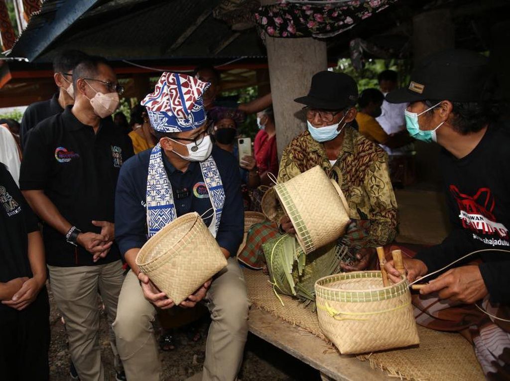 Upaya Kemenparekraf Bantu Lestarikan Anyaman Toraja Upaya Kemenparekraf Bantu Lestarikan Anyaman Toraja