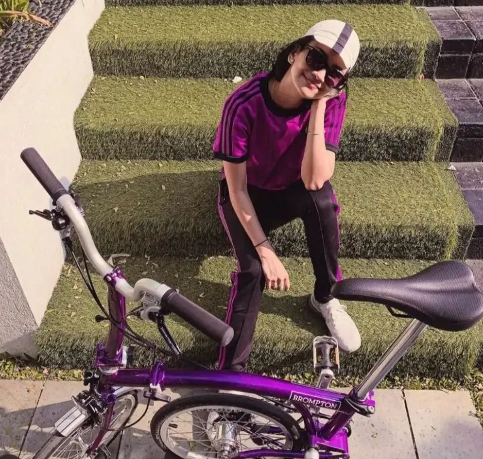 Sepeda brompton milik Vanessa Angel