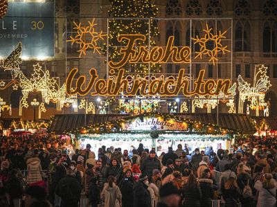 Warga Austria Padati Pasar Natal Jelang Lockdown Total