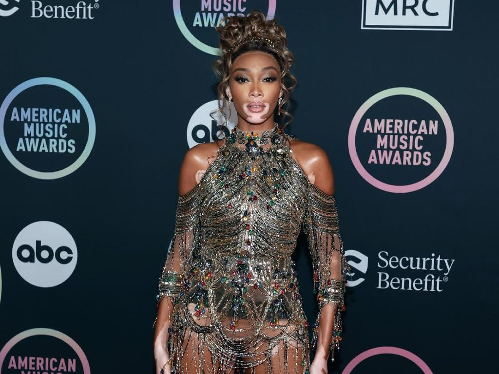 7 Artis Berbusana Terburuk di American Music Awards 2021, Ada Favoritmu? 7 Artis Berbusana Terburuk di American Music Awards 2021, Ada Favoritmu?