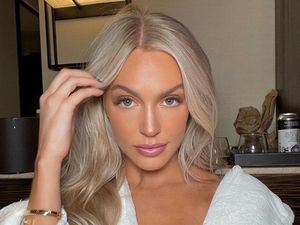 10 Potret Alex Cooper, Wanita yang Dikontrak Rp 800 M untuk Bicara Soal Seks 10 Potret Alex Cooper, Wanita yang Dikontrak Rp 800 M untuk Bicara Soal Seks