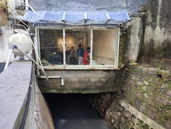 4 dari 5 Bangunan di Atas Saluran Air Kemang Langgar Aturan