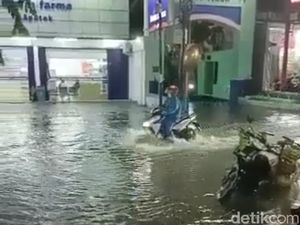 Hujan Deras Guyur Surabaya, Genangan Tampak di Beberapa Titik
