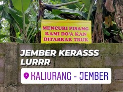 Ini Isi Lengkap Banner Peringatan Mencuri Pisang Didoakan Tertabrak Truk