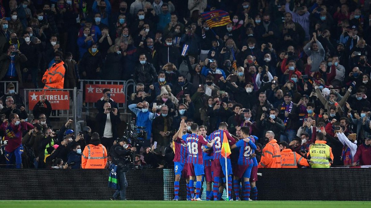 Barcelona sedang dalam semangat tinggi. (Foto: Getty Images/Alex Caparros)
