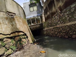 Kafe dan 3 Bangunan Lain di Atas Saluran Air Kemang Dibongkar Besok