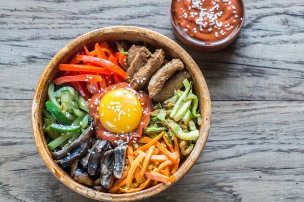 Bibimbap menjadi salah satu makanan Korea yang banyak digemari/Foto: Freepik.com/Alex9500