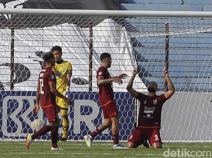 Borneo FC meraih poin sempurna kala bentrok dengan Persela Lamongan dalam lanjutan BRI Liga 1. Pesut Etam menaklukkan Laskar Joko Tingkir 2-0.
