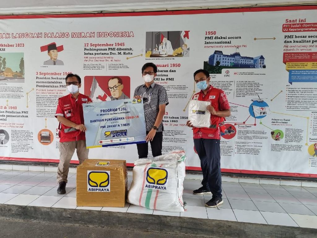 Brantas Abipraya Bagikan APD & Face Shield ke PMI Jakarta Timur