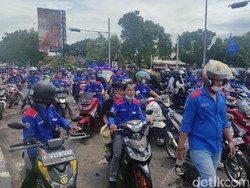 Buruh Cianjur Turun ke Jalan, Jalur Bandung-Jakarta Macet