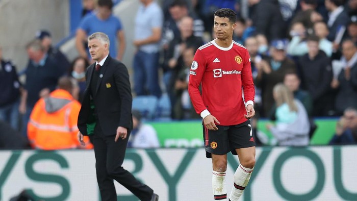 LEICESTER, ENGLAND - OCTOBER 16: Cristiano Ronaldo of Manchester United reacts following their sides defeat in the Premier League match between Leicester City and Manchester United at The King Power Stadium on October 16, 2021 in Leicester, England. (Photo by Alex Pantling/Getty Images)