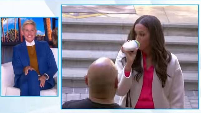 Acara EllenDeGeneres Show segmen Ellen In Your Ear.