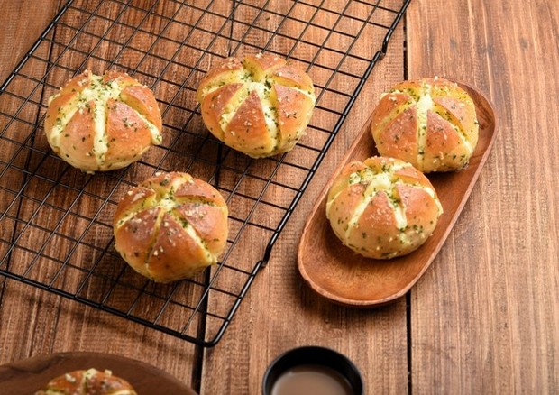 Garlic cheese bread menjadi salah satu makanan Korea yang banyak digemari/Foto: Freepik.com/Edgunn