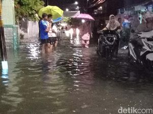 Penampakan Banjir di Surabaya, Rumah-rumah Terdampak