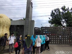 Pabrik PT Dua Kelinci Pati Kebakaran, Karyawan Dievakuasi ke Luar Pagar