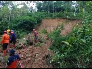 Jalan-Jembatan di Tasik Putus Akibat Longsor dan Terjangan Air