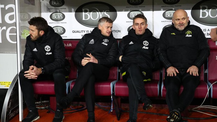 BURNLEY, ENGLAND - DECEMBER 28: (L-R) Michael Carrick, Ole Gunnar Solskjaer, Kieran Mckenna and Mike Phelan look on prior to the Premier League match between Burnley FC and Manchester United at Turf Moor on December 28, 2019 in Burnley, United Kingdom. (Photo by Clive Brunskill/Getty Images)