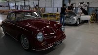 Melihat Produksi Replika Mobil Klasik di Tuksedo Studio