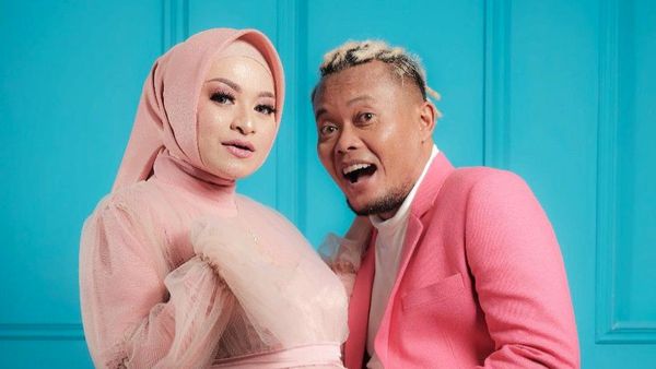 8 Foto Maternity Nathalie Holscher, Sule Tampil Dengan Gaya Rambut Gimbal