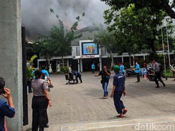 Kebakaran di Pabrik Dua Kelinci Pati Belum Padam Hingga Pagi Ini