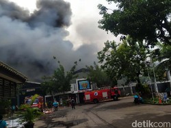 22 Jam Api Tak Padam, Berikut Kronologi Kebakaran Pabrik Dua Kelinci