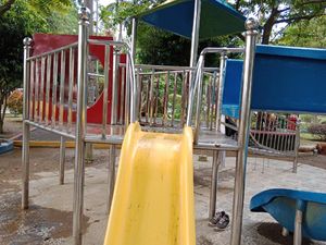 Sesuai Janji Bobby, Perosotan Rusak di Taman Depan Rumdin Gubsu Diperbaiki