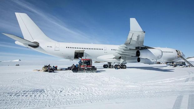 Pesawat Airbus A340 mendarat di Antartika untuk pertama kalinya Pesawat Airbus A340 mendarat di Antartika untuk pertama kalinya