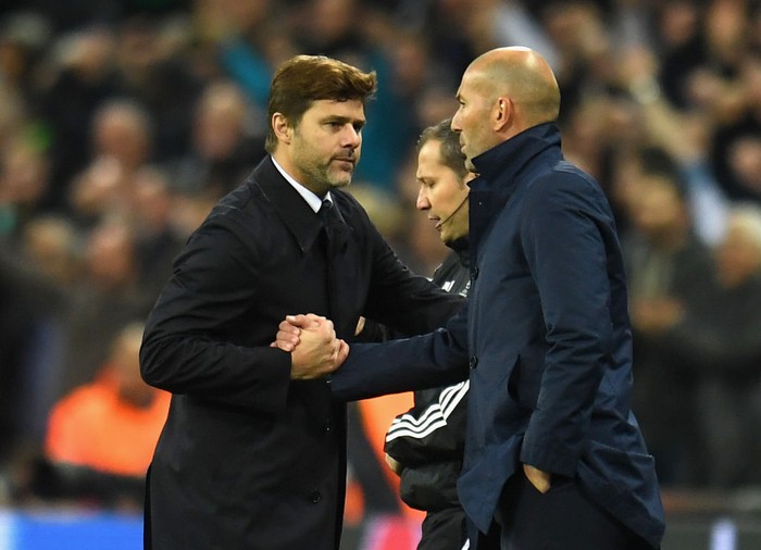 LONDON, ENGLAND - NOVEMBER 01:  Mauricio Pochettino, Manager of Tottenham Hotspur and Zinedine Zidane, Manager of Real Madrid shake hands following the game at the UEFA Champions League group H match between Tottenham Hotspur and Real Madrid at Wembley Stadium on November 1, 2017 in London, United Kingdom.  (Photo by Mike Hewitt/Getty Images)