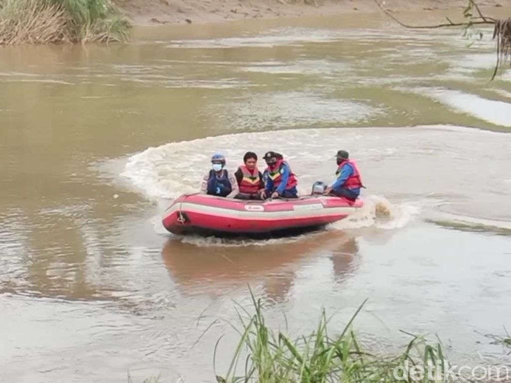 Perahu Penyeberangan Terbalik di Subang, Satu Penumpang Hilang Tenggelam