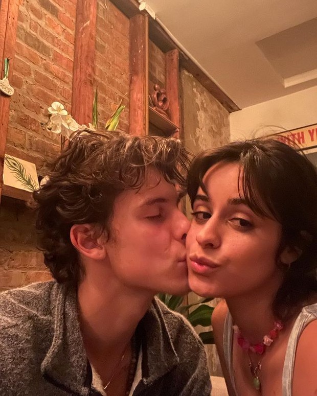Resmi Berpacaran / foto: instagram.com/camila_cabello Resmi Berpacaran