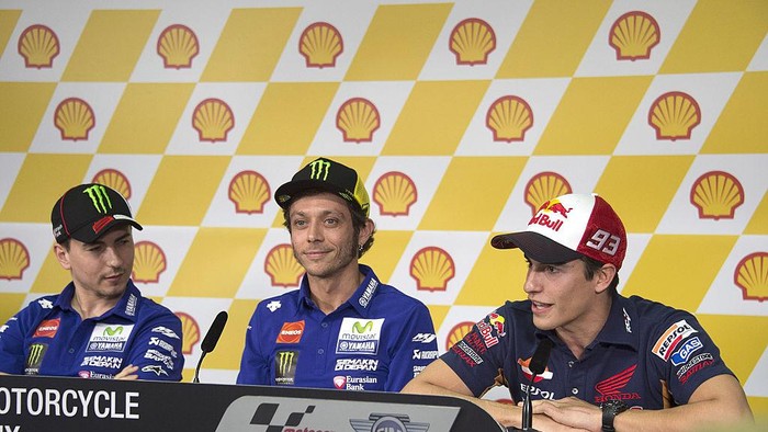 Jorge Lorenzo, Valentino Rossi, dan Marc Marquez jelang MotoGP Malaysia 2015. (Foto: Getty Images/Mirco Lazzari gp)