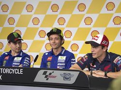 Panas Lagi! MotoGP 2015: Saat Rossi Vs Marquez... dan Lorenzo