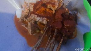 Nikmatnya Sate Pasar Seni di Lombok Berkuah Pedas Nyengat