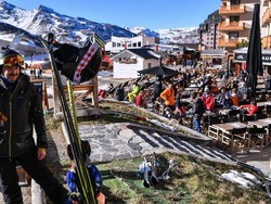 Resor Ski Prancis Buka Lagi Setelah Sekian Lama, Ribuan Wisatawan Datang!