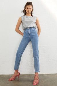 Slim Fit vs. Skinny Fit Jeans: Which is Best for You? - The Boardwalk