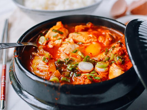 Sundubu jjigae menjadi salah satu makanan Korea yang banyak digemari/Foto: Dreamers.id