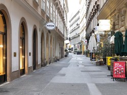 Sepinya Ruas Jalan Austria di Tengah Lockdown Nasional