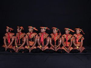 Tari Saman dari Aceh: Makna, Sejarah, Gerakan, hingga Jenis-jenisnya Tari Saman dari Aceh: Makna, Sejarah, Gerakan, hingga Jenis-jenisnya