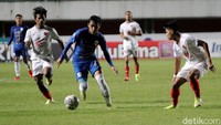 Skor 1-0 pun bertahan hingga turun minum.