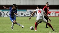Namun, upaya kedua tim untuk merobek gawang lawan belum berhasil. PSIS Semarang mampu menjaga keunggulan 1-0 hingga laga berakhir.